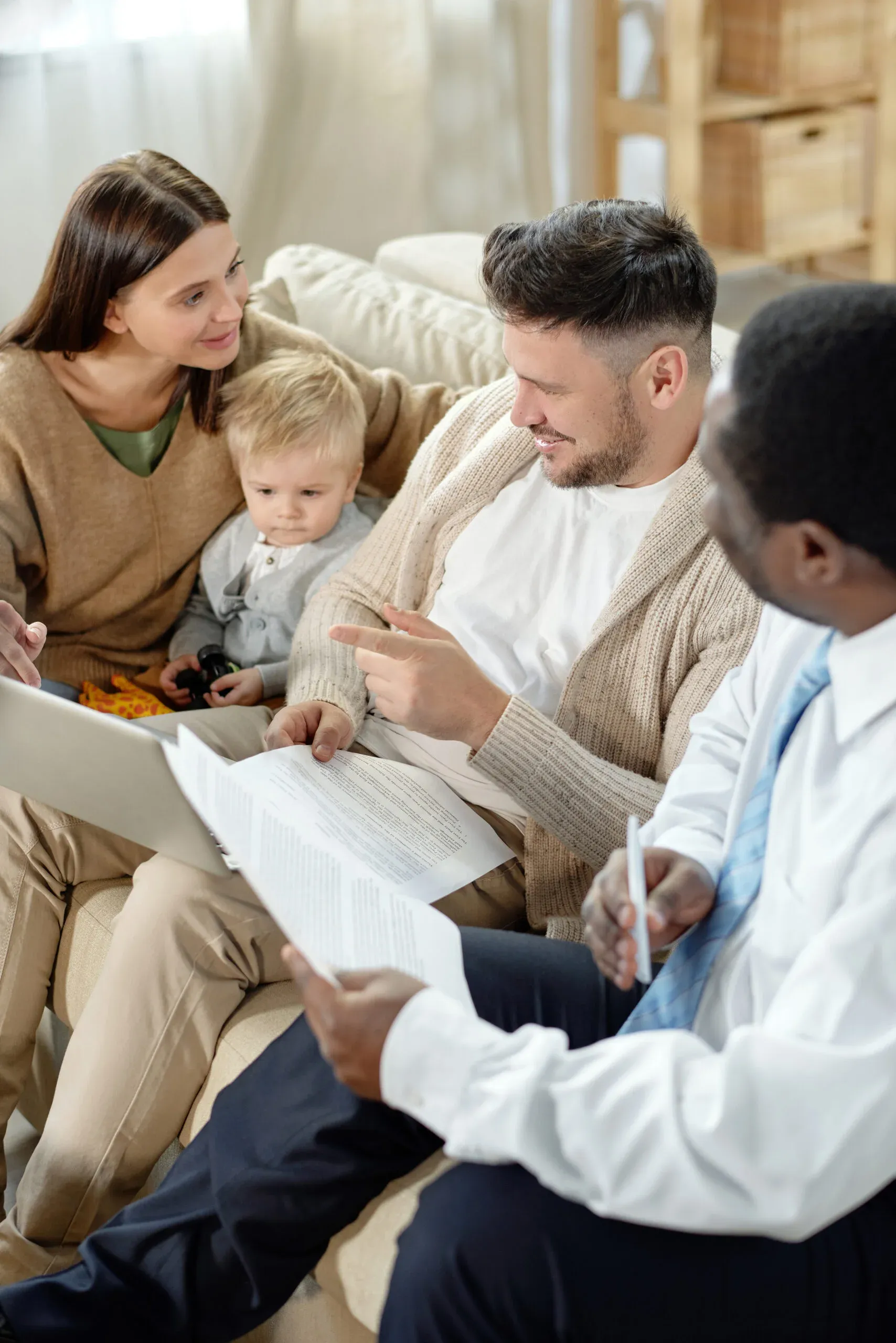 A family meeting with a local adviser at home
